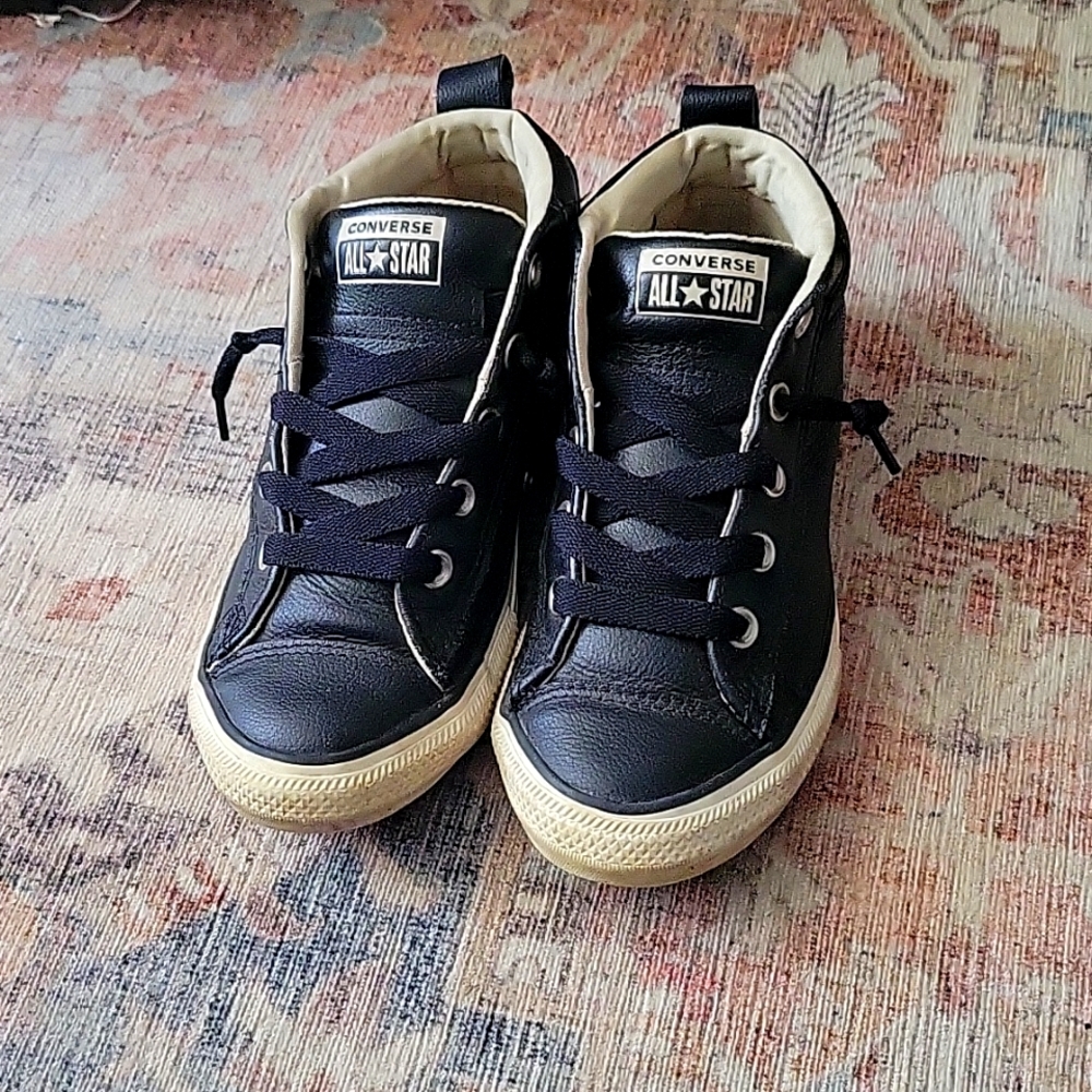 Black and off white converse all star